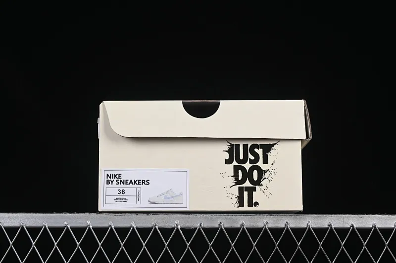 All categories Nk SB Dunk Series Nk SB Dunk Low High-end customized low-top sneakers Nike SB Dunk Low Cupid Heart Anniversary high-end customized low-top casual sneakers YW0212-012